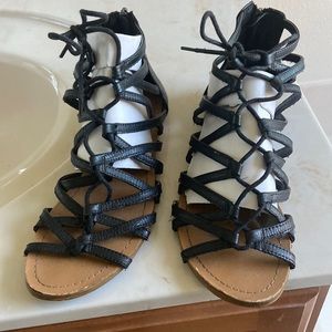 Black tie up sandals zipper in the back. Size 8 very good condition